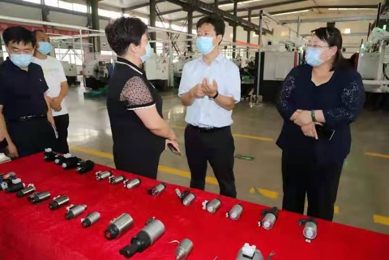爆操小美女骚逼网安阳市市长高永一行莅临我公司参观调研